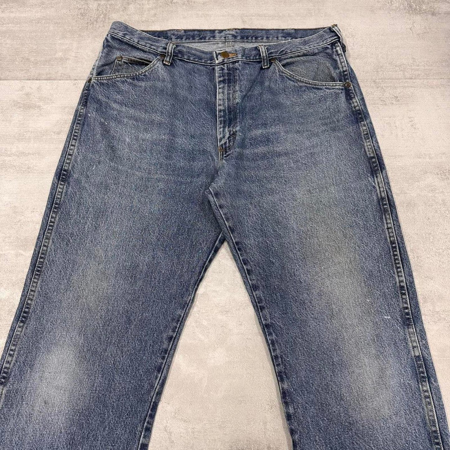 Blue Wrangler jeans W38L30 denim straight leg 90s style jeans