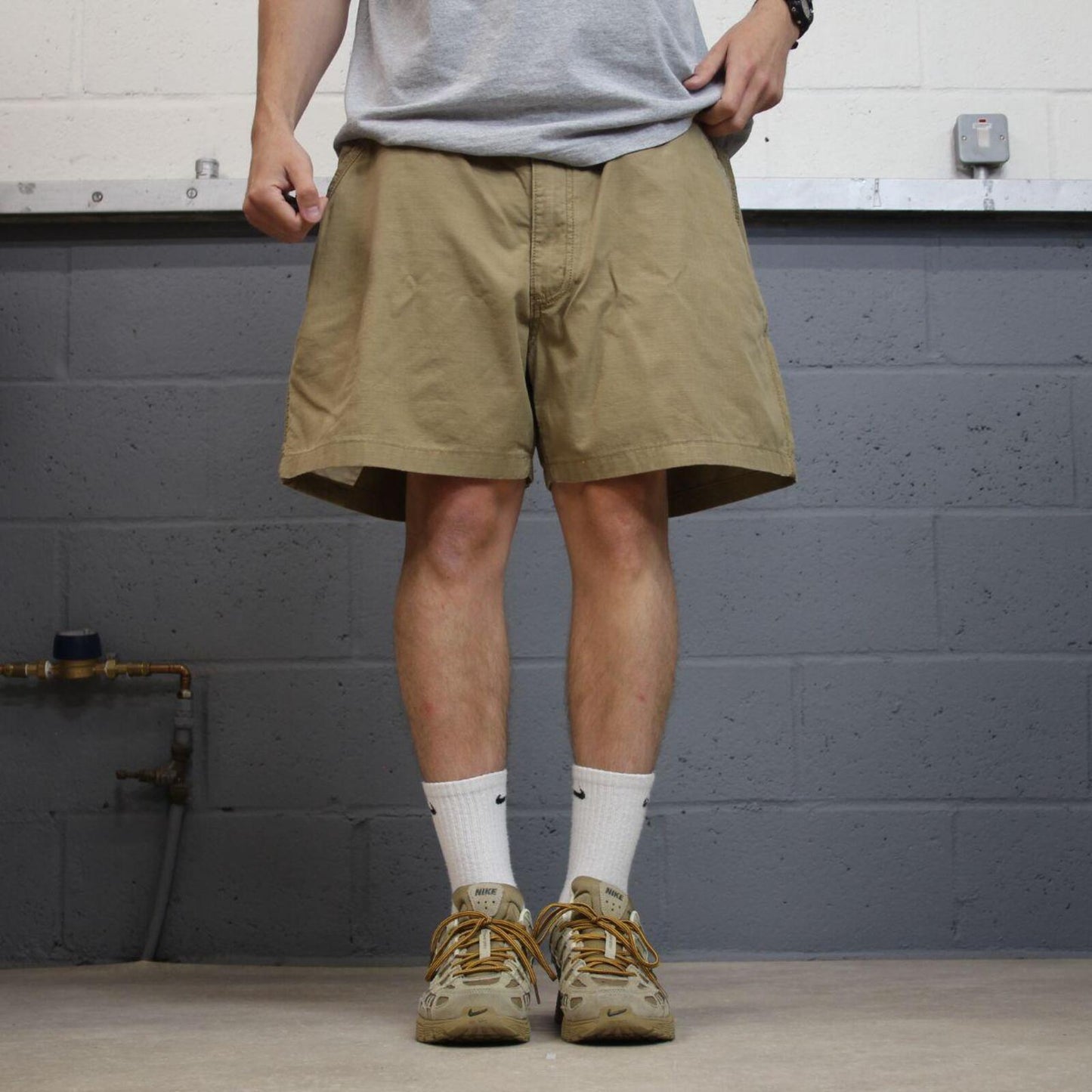 Carhartt cargo shorts loose khaki Canvasy relaxed fit skate style shorts