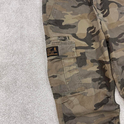 Camo Catch Wave Explore cargo pants W34L25 faded green camouflage loose y2k style carpenter trousers