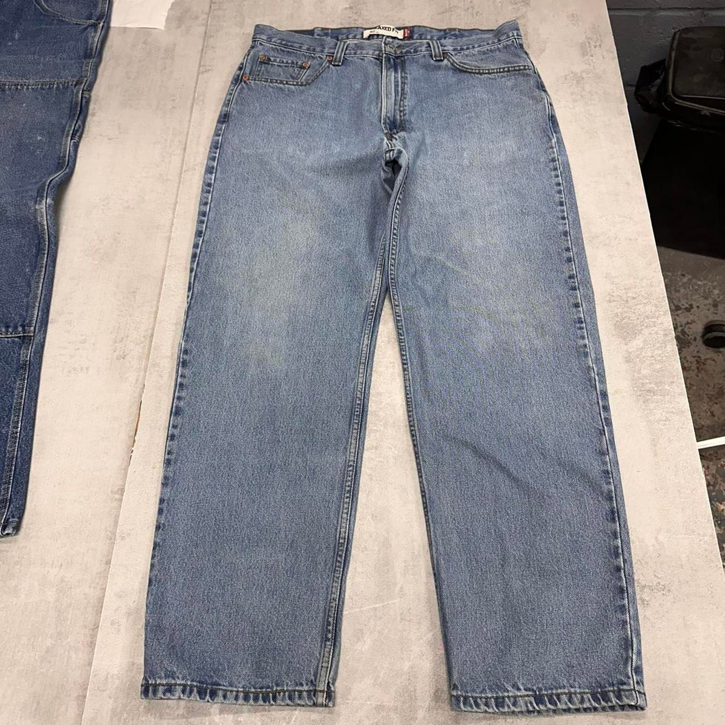 Levis jeans W38 L32 loose blue denim 90s style jeans red tab logo