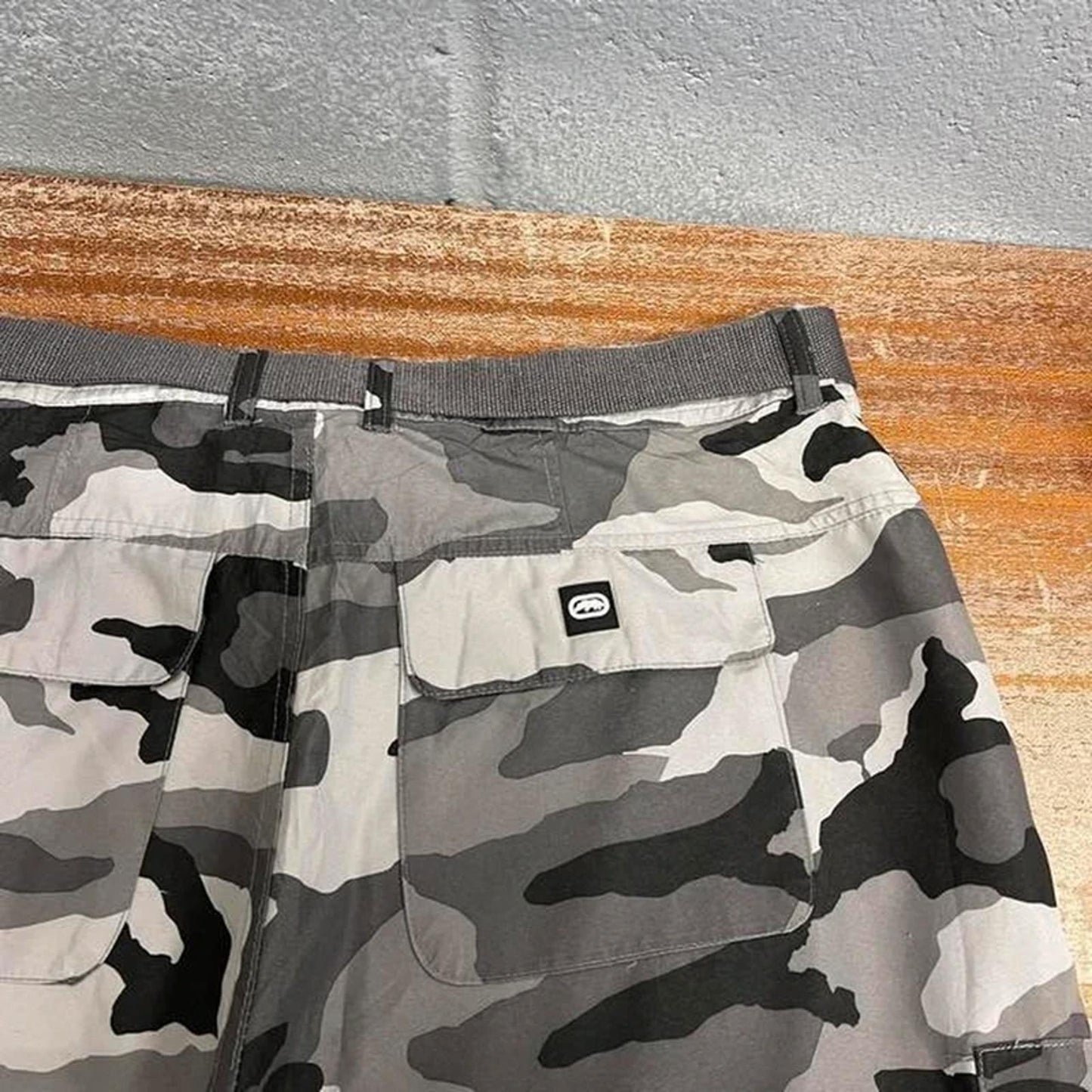 Y2K Camo cargo shorts W38 Eckō Unltd Loose hip hop cargo shorts