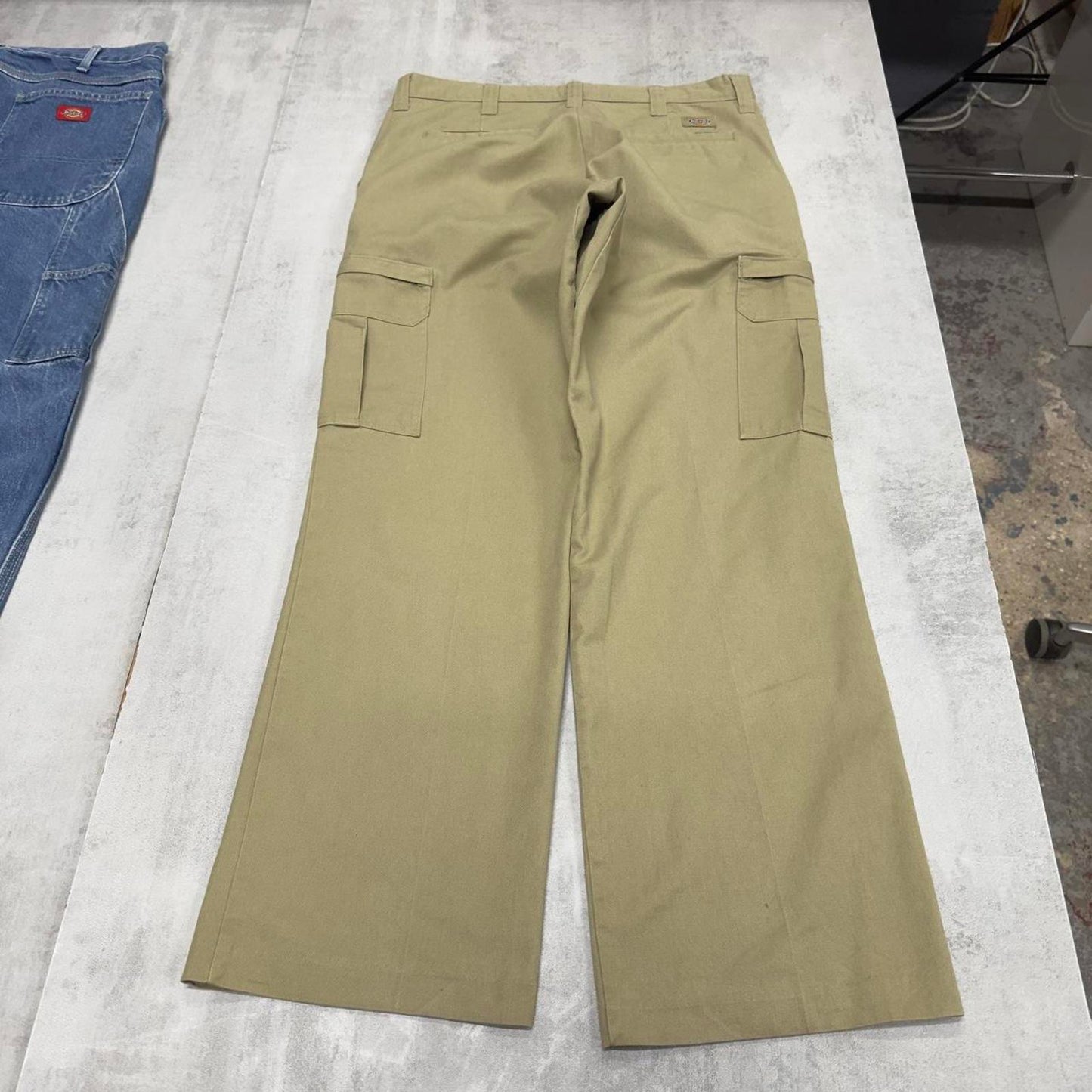 Dickies cargo trousers casual workwear W34L32 Khaki cargos y2k skater style pants utility streetwear