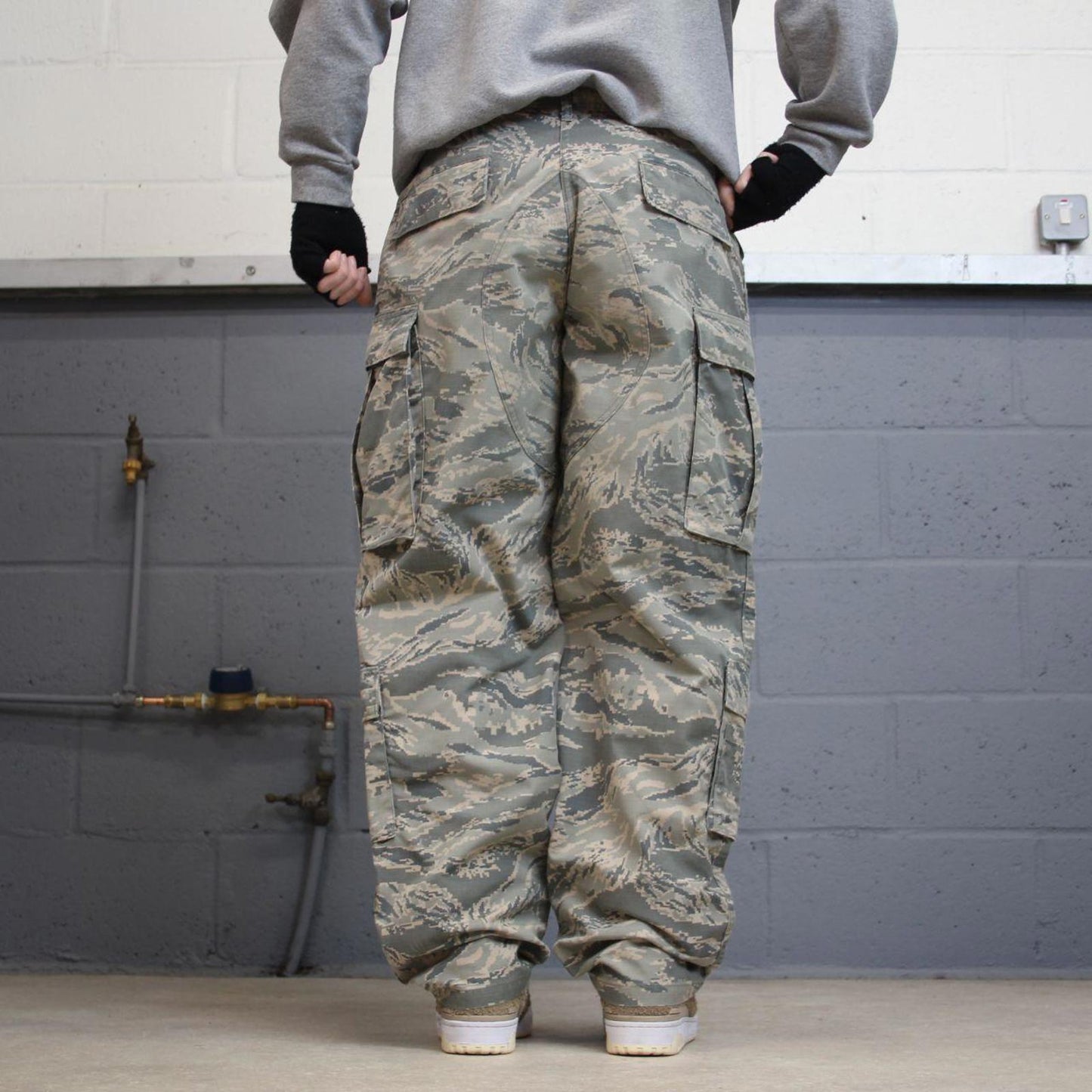 US Air Force Camo cargo pants W32L32 khaki camouflage y2k style cargo trousers