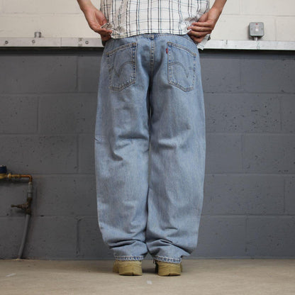 Levi’s 505 jeans Y2K blue denim straight leg 2000s style pants red tab logo