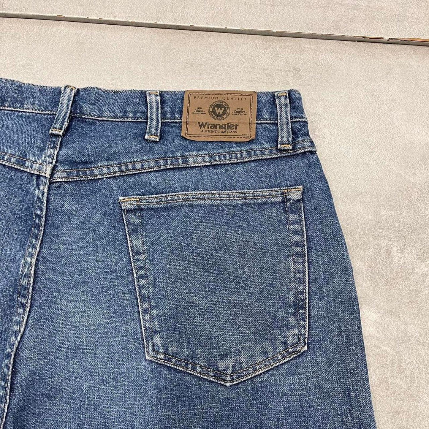 Mens baggy Wrangler denim shorts W38