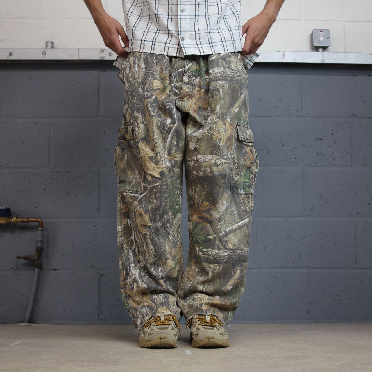Realtree camo cargo trousers hunting style Y2K khaki camouflage pattern outdoors utility trousers