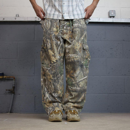 Realtree camo cargo trousers hunting style Y2K khaki camouflage pattern outdoors utility trousers