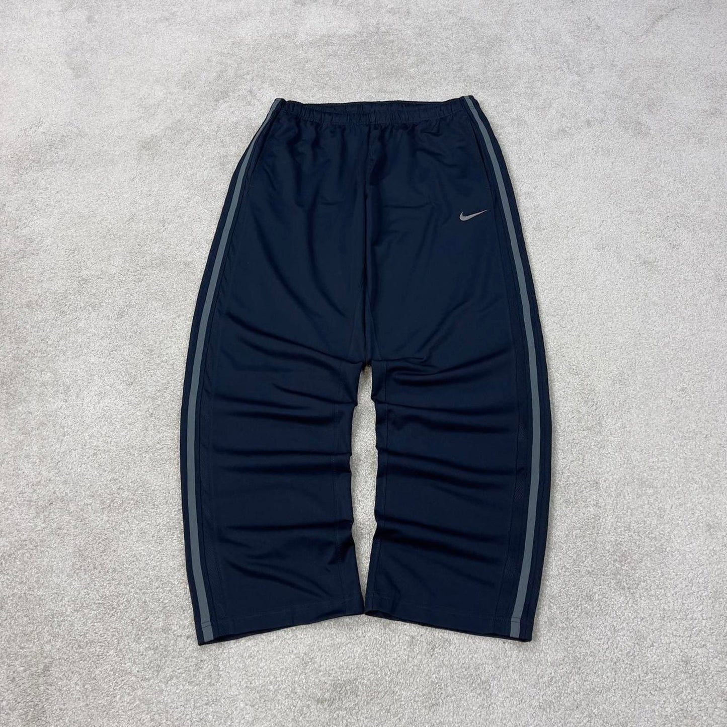 Baggy Nike Trackies Large Navy y2k 00s style loose wide leg joggers embroidered logo side stripe