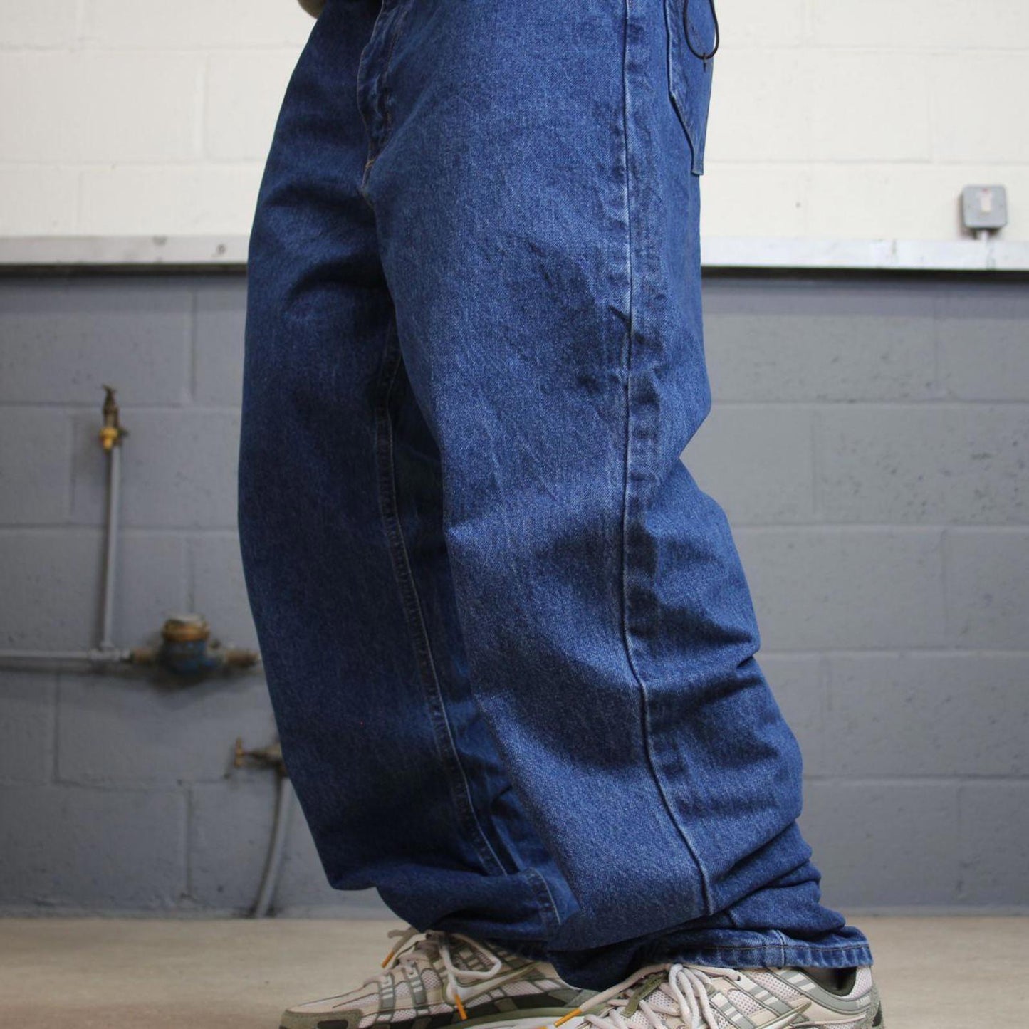 Vintage Carhartt jeans blue 90s skater style W40L32 relaxed denim 5 pocket pants