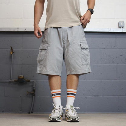 Mens baggy Levis cargo shorts W42