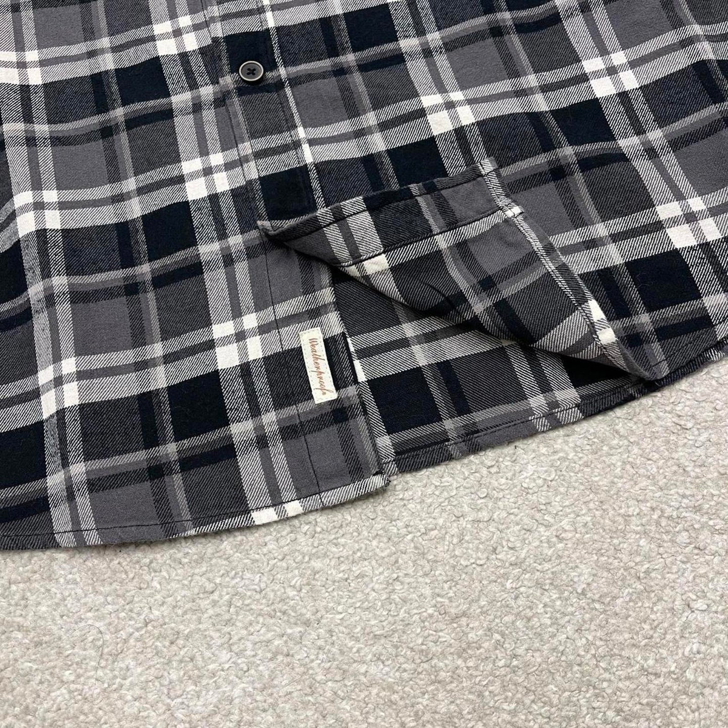 Checkered plaid flannel shirt autumnal M black Weatherproof men's long sleeve button up y2k style