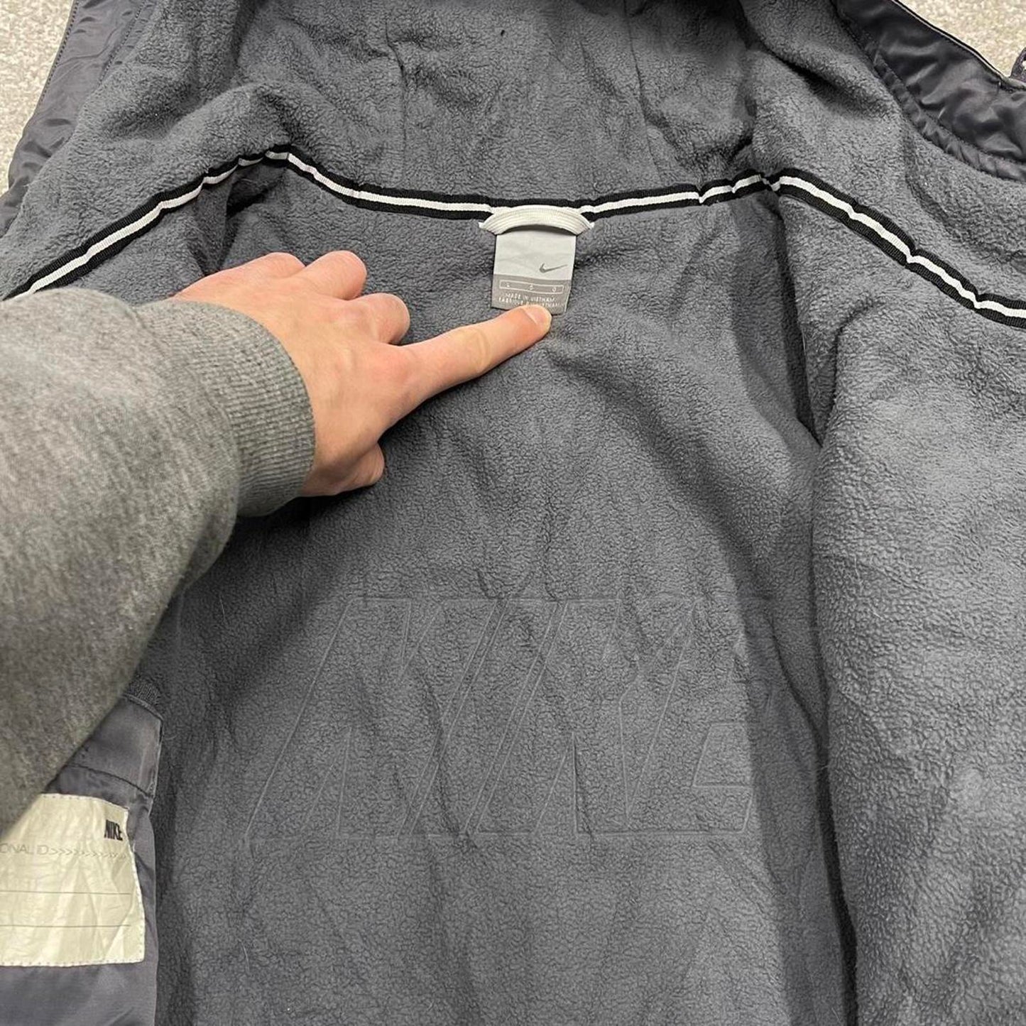 Vintage Nike technical windbreaker jacket Large men's black y2k hooded full zip up coat technical