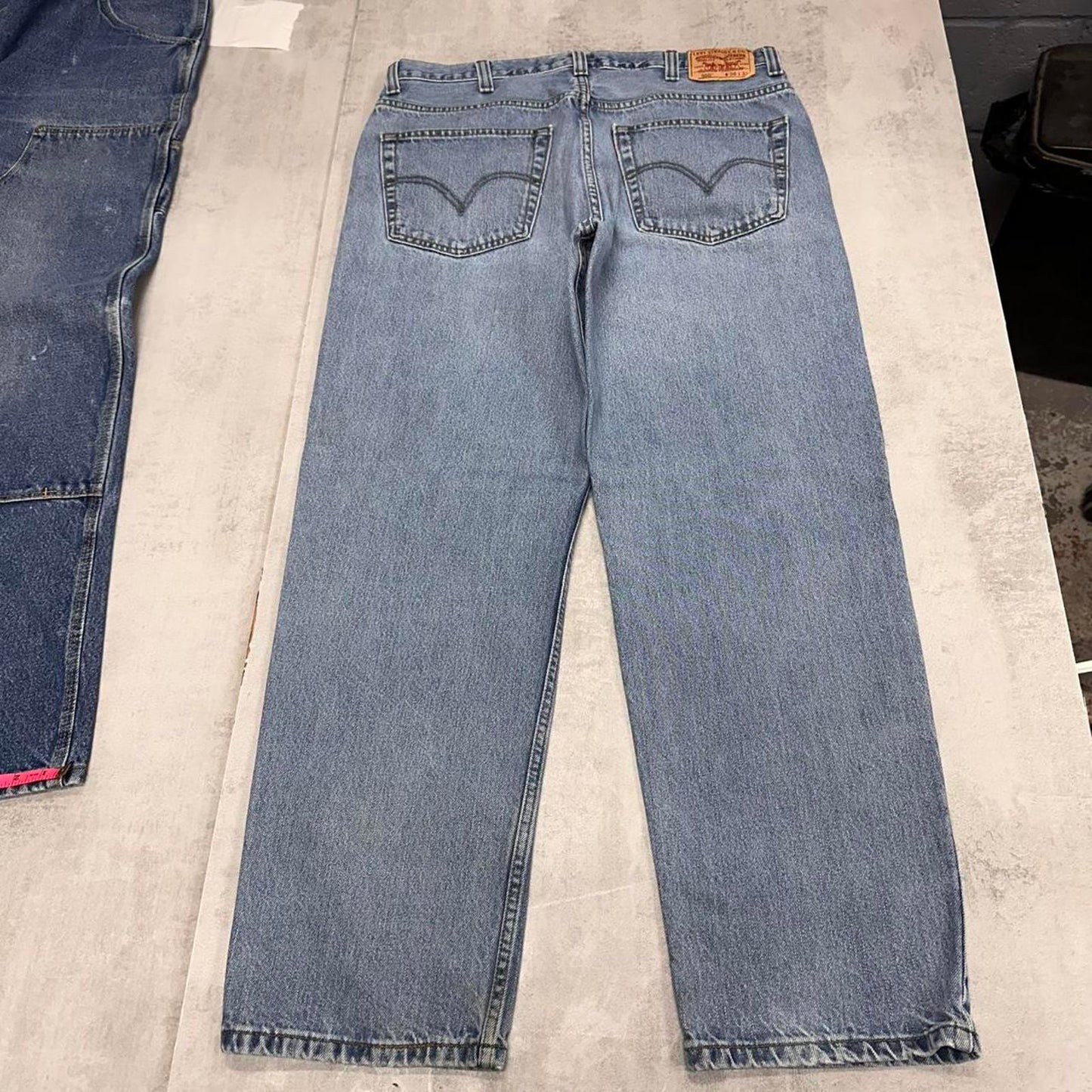 Levis jeans W38 L32 loose blue denim 90s style jeans red tab logo