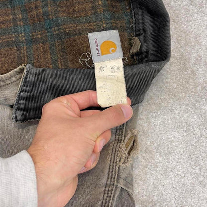 Vintage Carhartt Detroit jacket brown technical boxy cropped fit chore coat checkered blanket lining