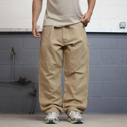 Tan Wrangler carpenter pants W42L32 loose cargo skater style trousers
