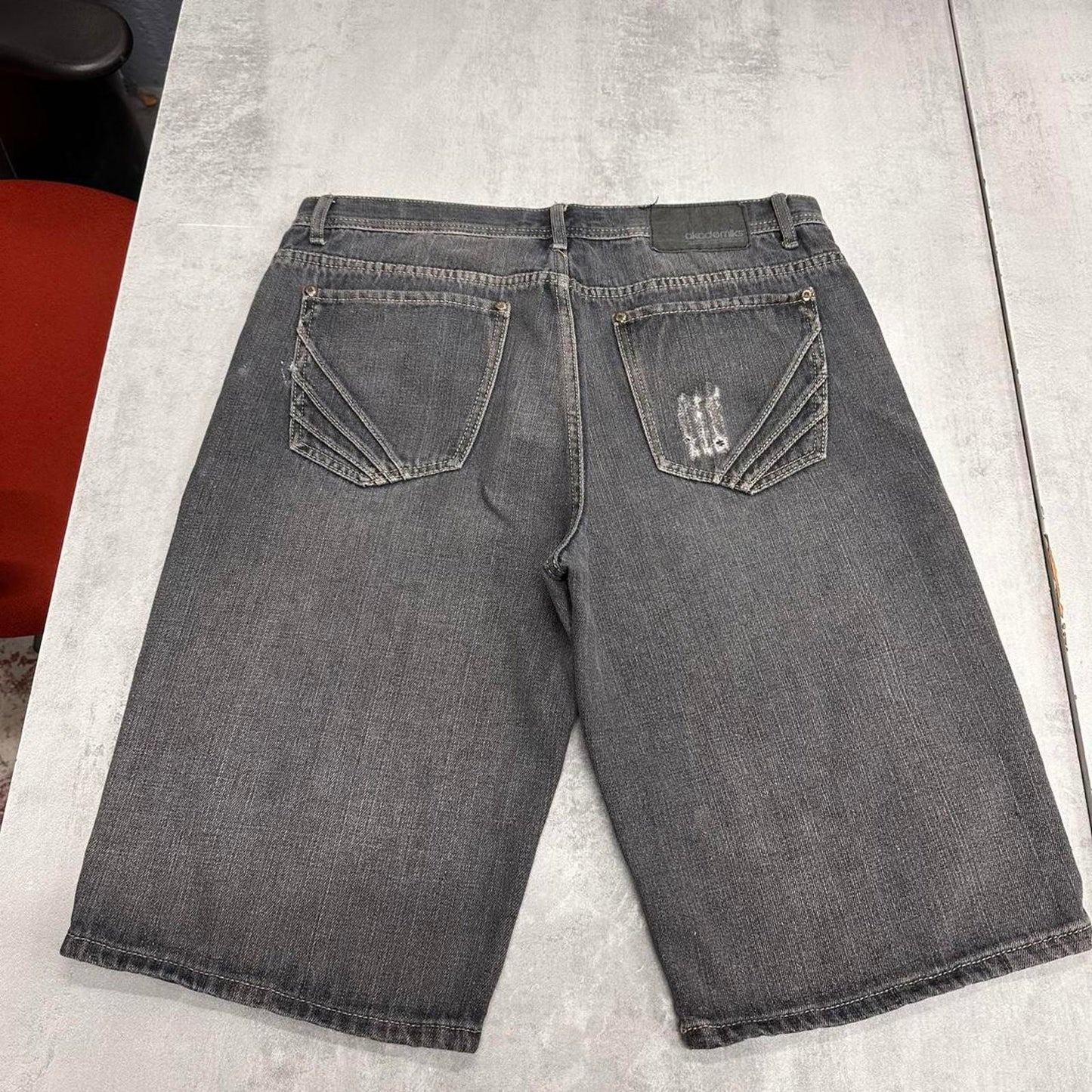 Loose Akademiks skate style jorts W36