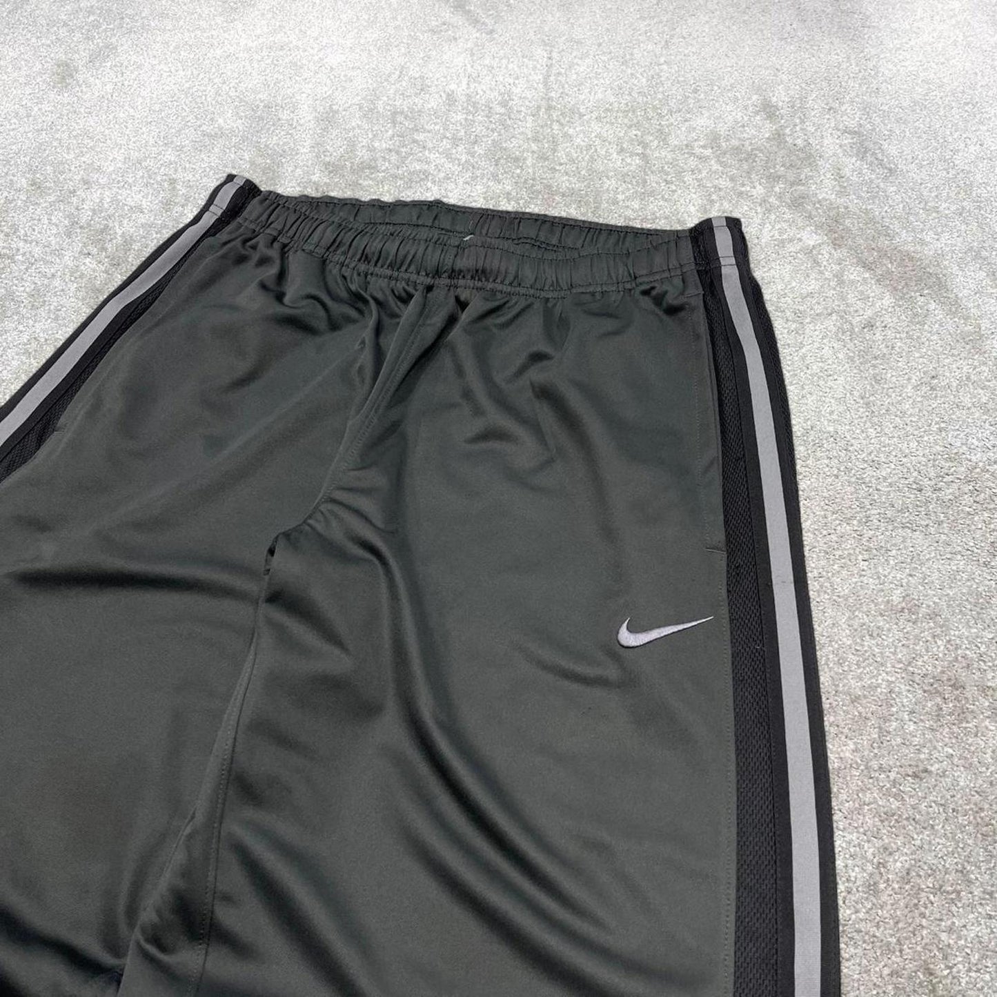 Grey baggy Nike trackies L loose y2k style joggers embroidered Swoosh logo track pants side stripes