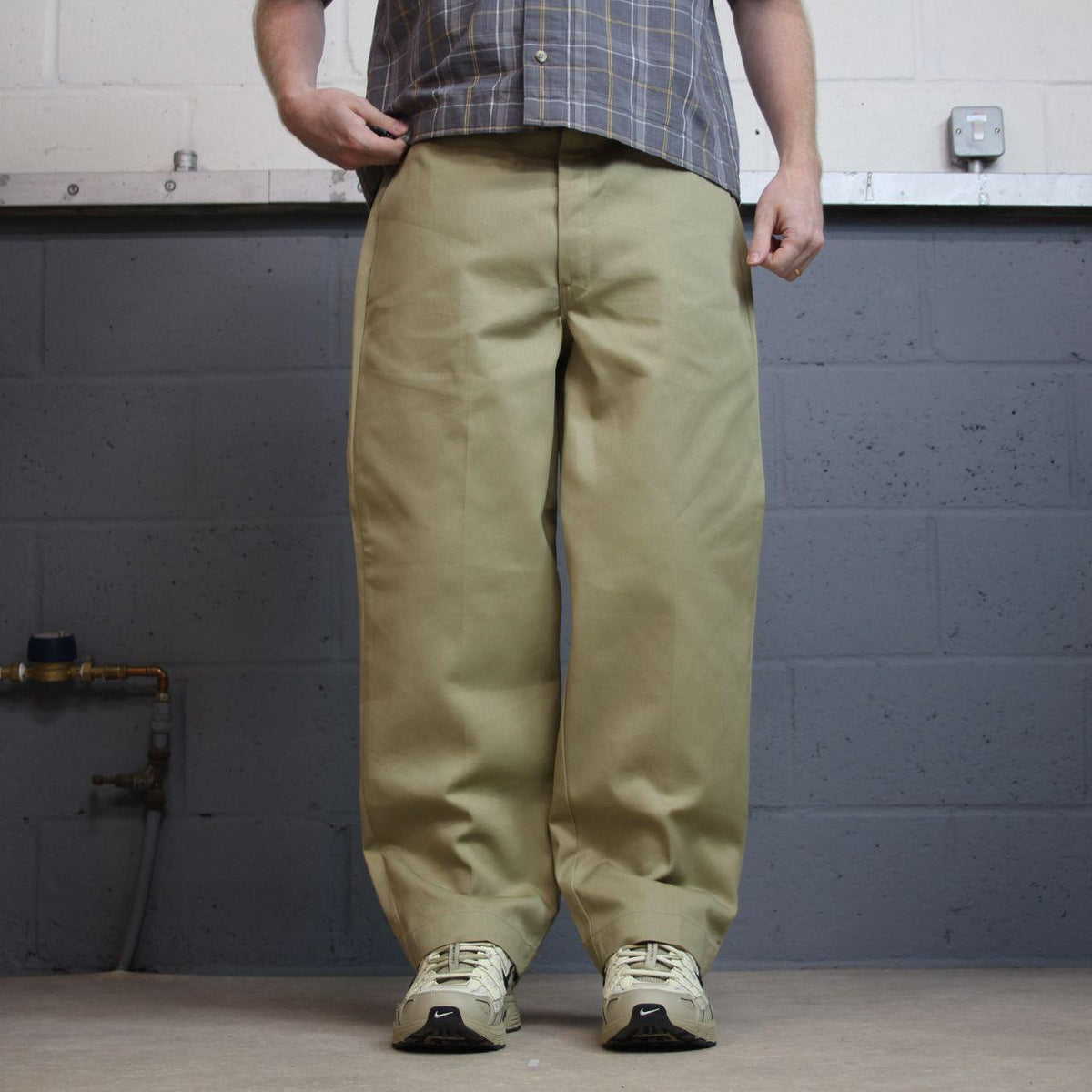 Vintage Dickies 874 work pants y2k khaki Original fit chino surf skate style trousers