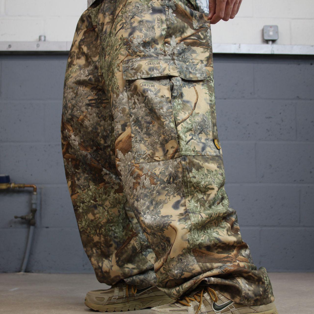 Baggy camo cargo trousers hunting style Y2K khaki camouflage pattern outdoors utility trousers