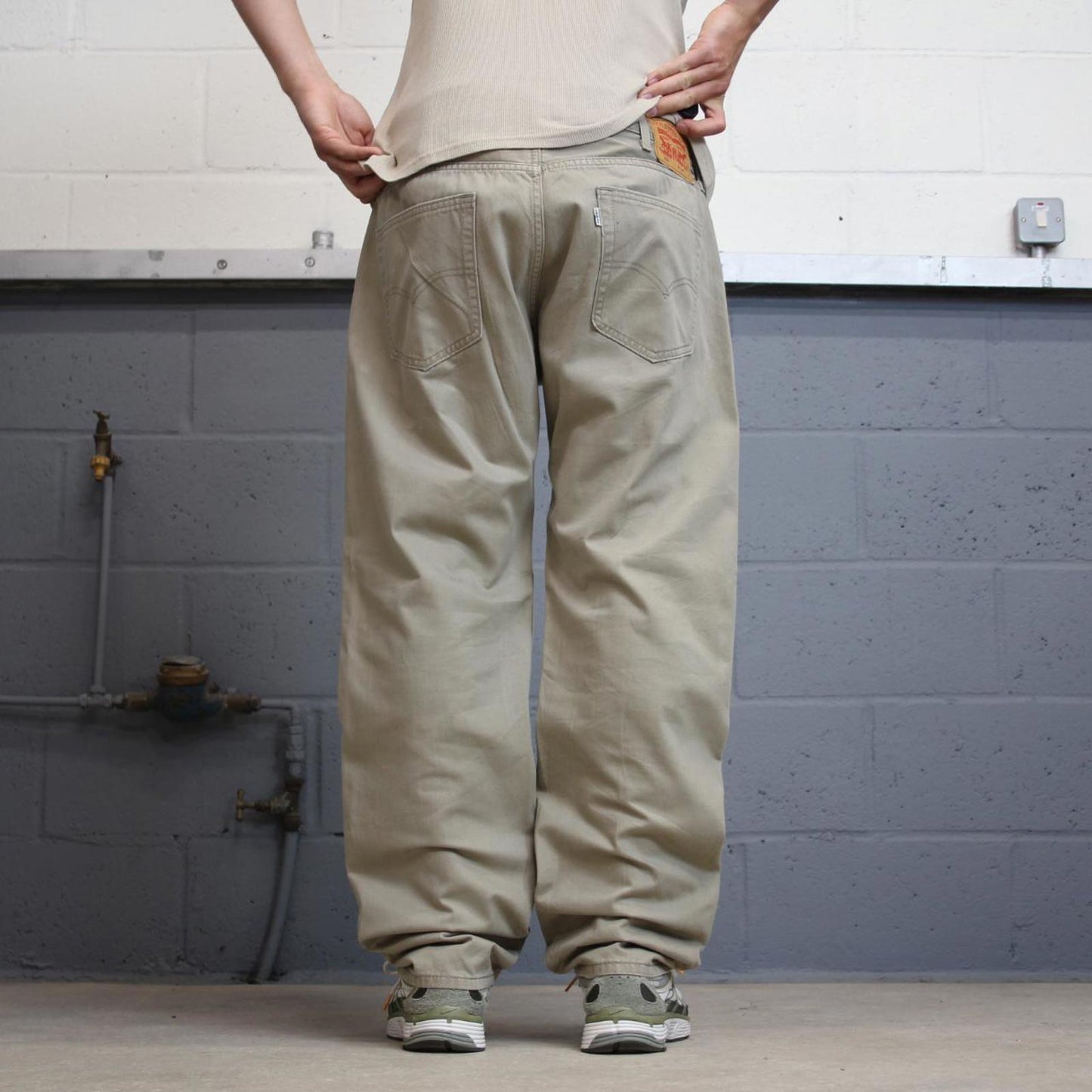Beige Levis 505 jeans W38L32 straight leg y2k style pants tab logo