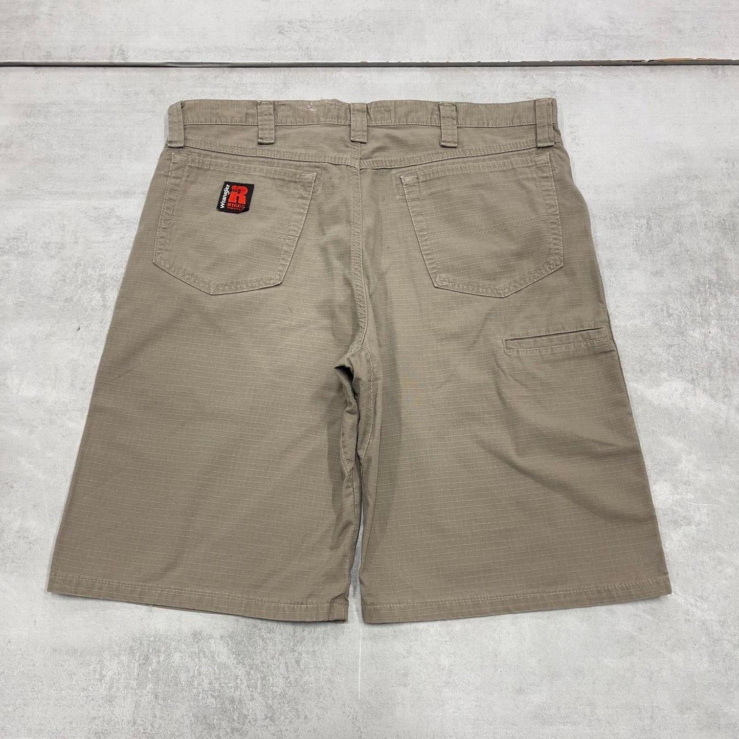 Mens baggy Wrangler carpenter shorts W35
