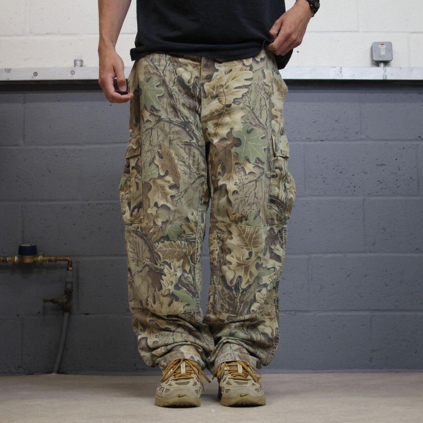Vintage camo cargo pants combat khaki Loose leg floaty tree camouflage Y2K style trousers
