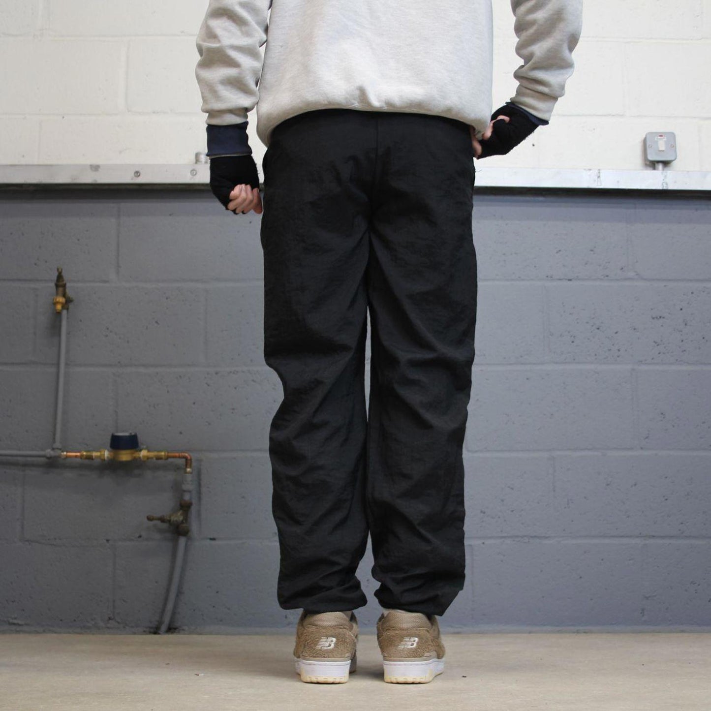 Black Nike trackies S 6-8 loose y2k floaty leg joggers embroidered logo