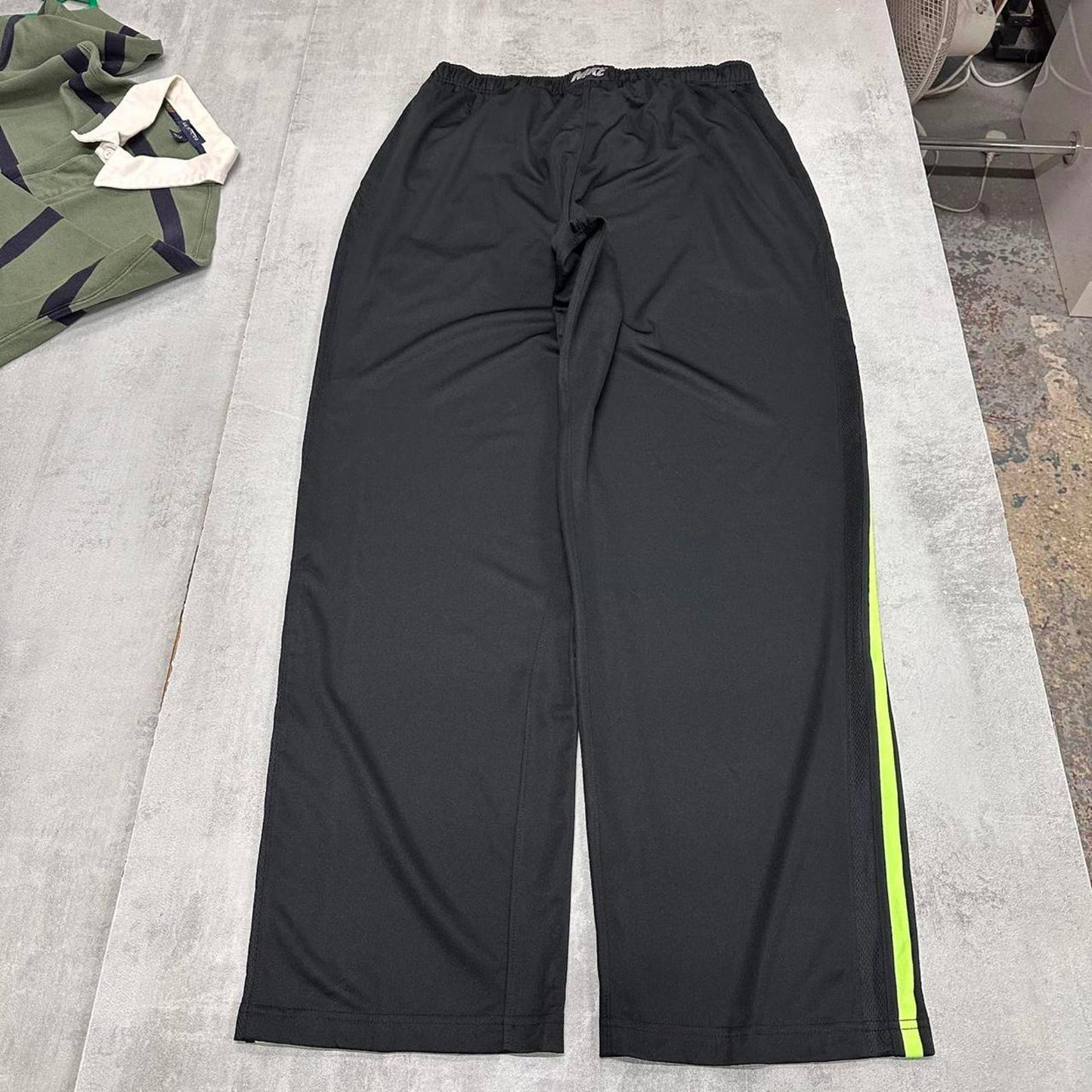 Baggy Nike Trackies Large Black y2k 00s style loose wide leg joggers embroidered logo side stripe
