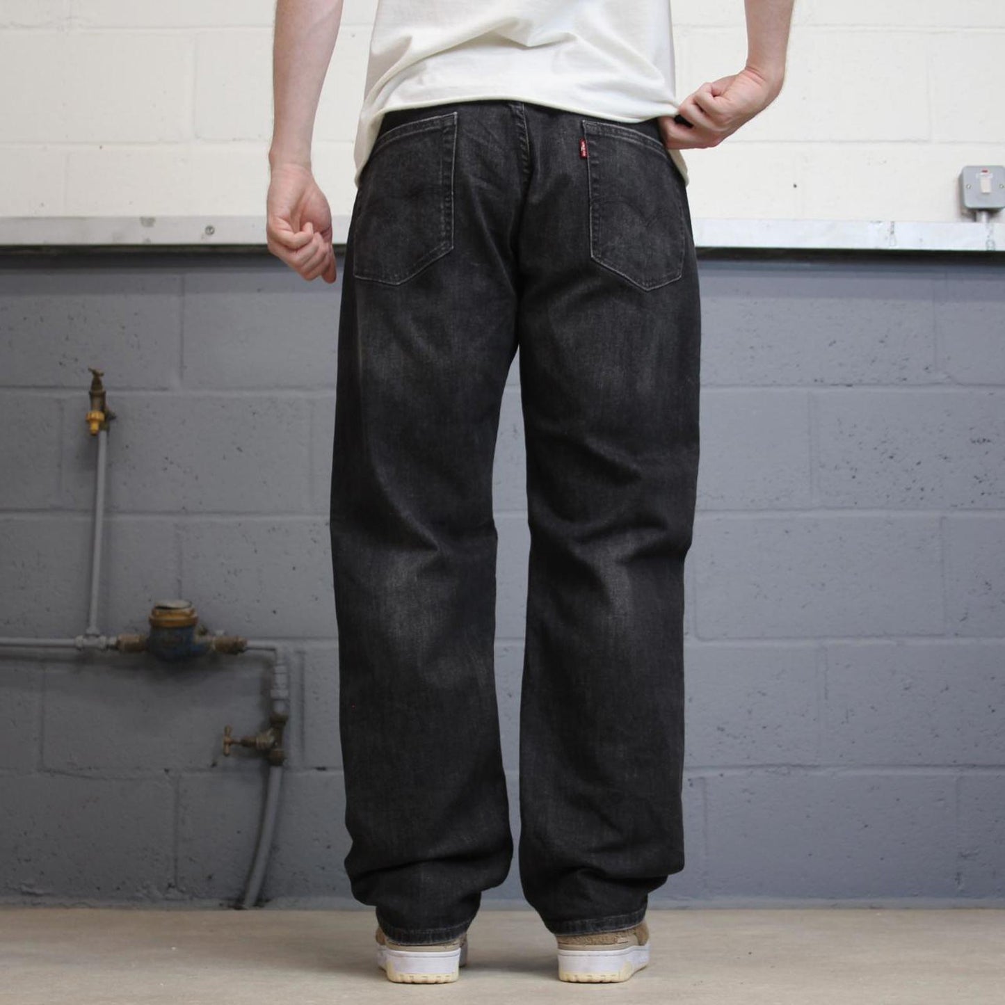 Vintage Black Levi's 505 jeans W36L32 loose denim 90s style jeans red tab logo