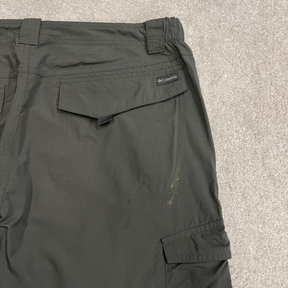Columbia Convertible technical hiking pants y2k green Omni-shade trouser shorts with zip of legs