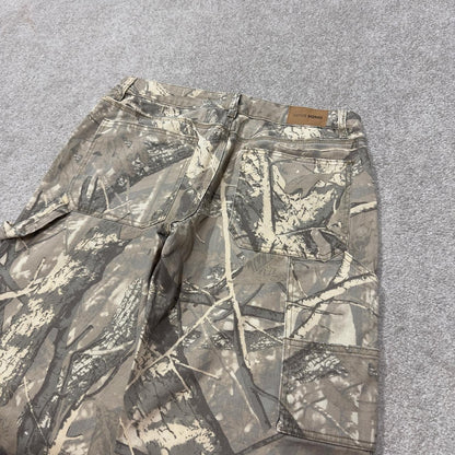 Women’s Baggy camo carpenter pants Y2K 9 green Love Soho loose leg camouflage utility trousers