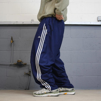 Navy baggy Adidas trackies 2XL baggy y2k style sportswear track pants side stripe design