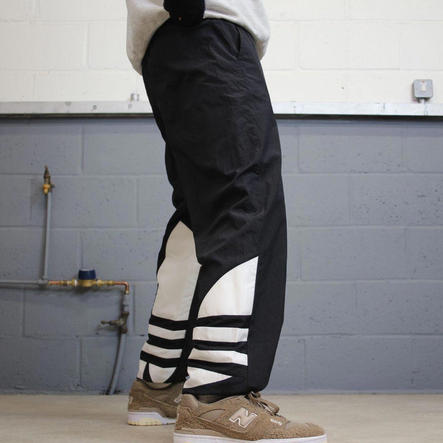 Black Adidas trackies 14 loose y2k style joggers adjustable stripe detail track pants