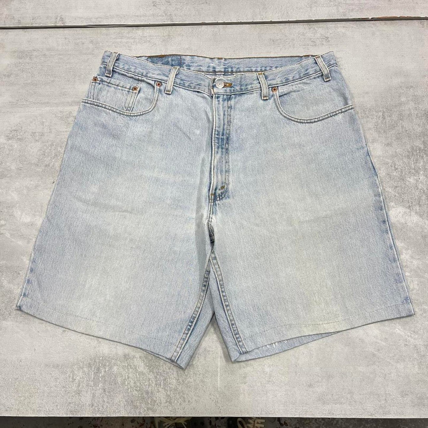 Vintage mens Levi’s 560 denim shorts W36