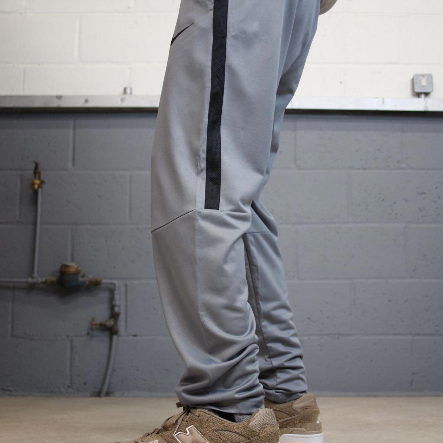 Nike Trackies Large Grey y2k 00s style loose joggers embroidered Swoosh logo