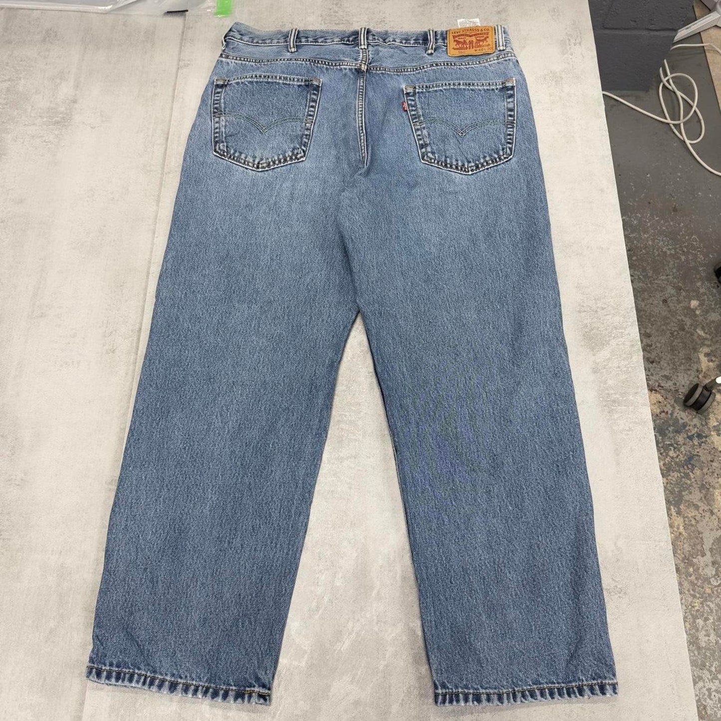 Loose blue Levi's 550 jeans W40 L30