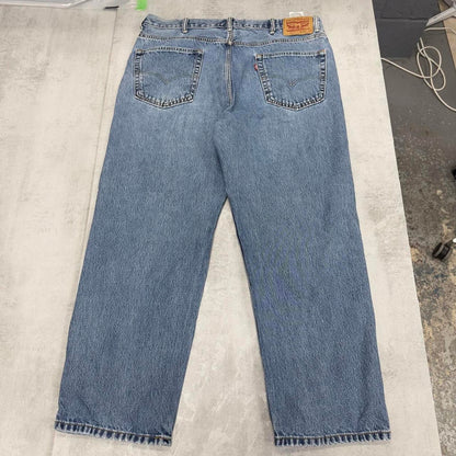 Loose blue Levi's 550 jeans W40 L30