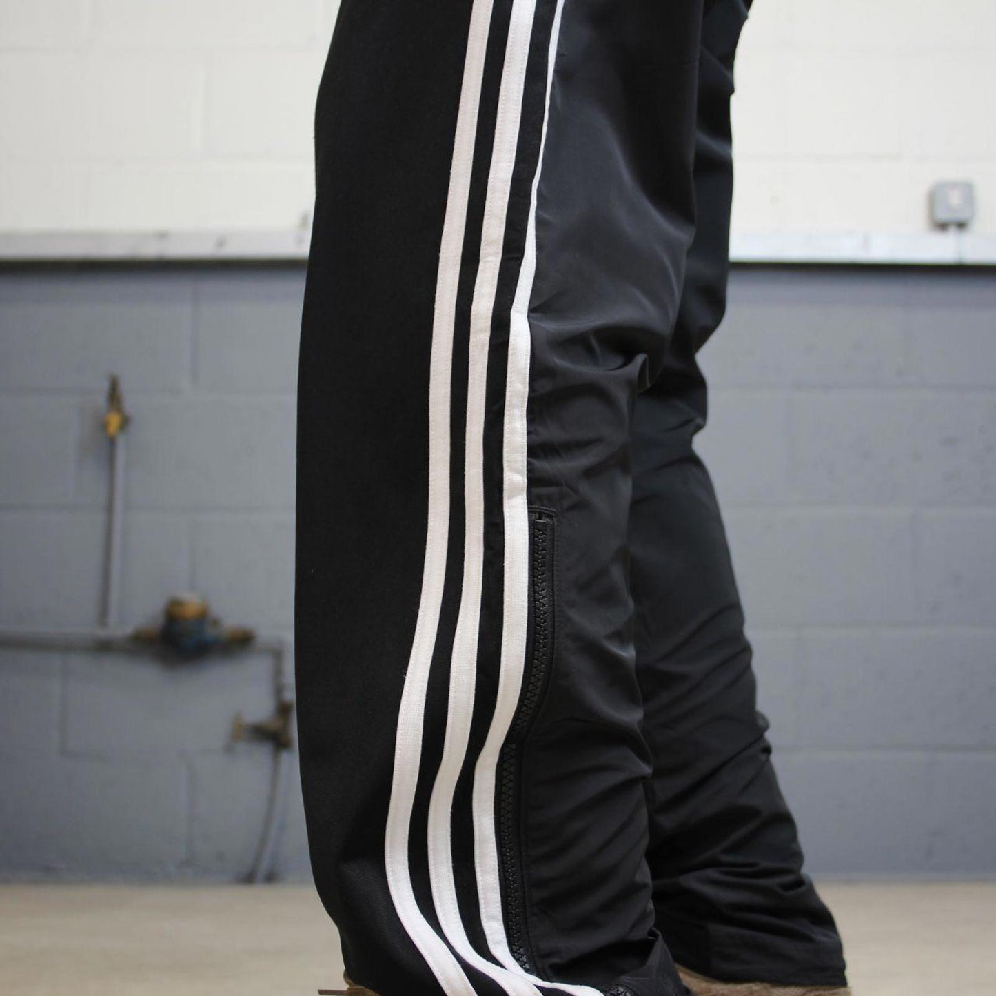 00s y2k Adidas tracksuit bottoms Black Small sportswear track pants gym wear
