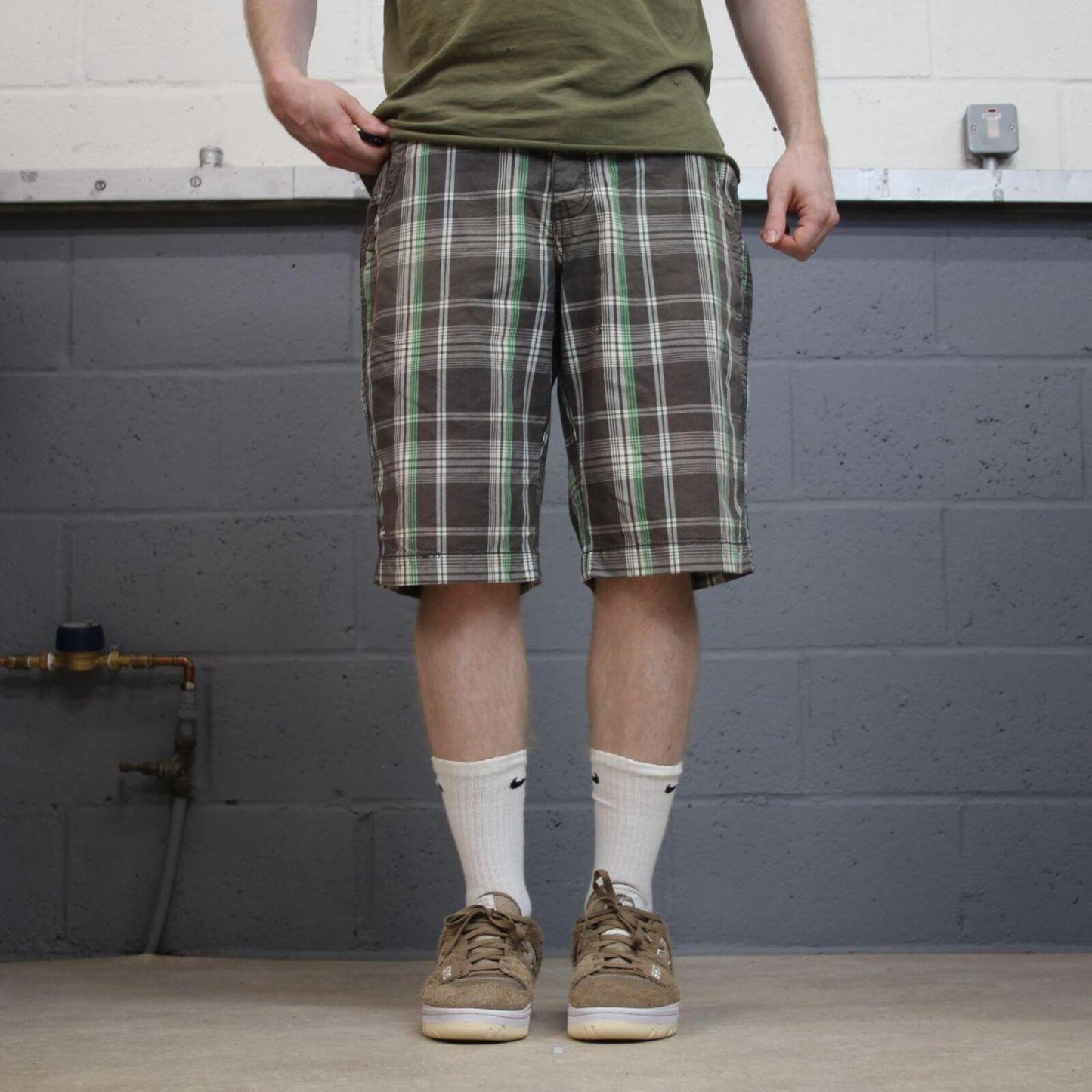 Checkered cargo shorts loose grey Lightweight check surf style shorts festival
