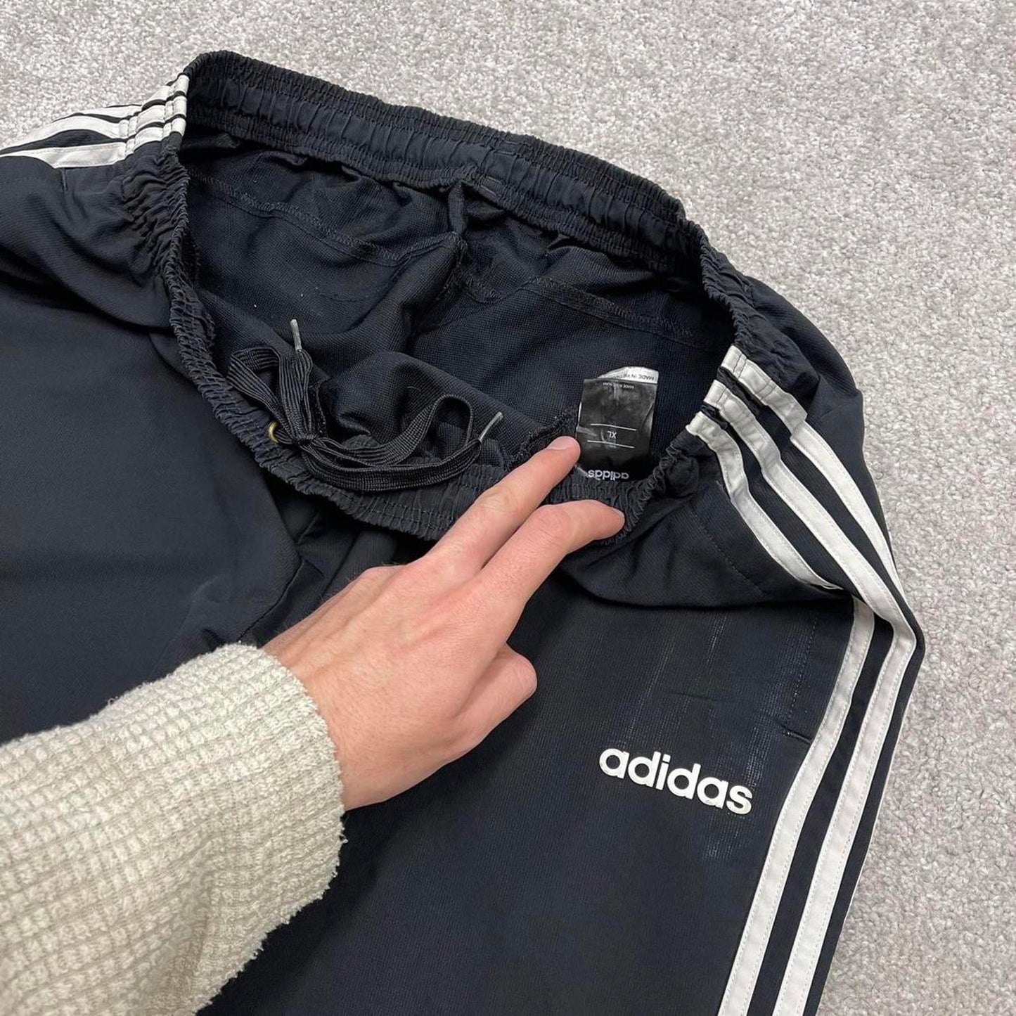 00s y2k Adidas tracksuit bottom XL black loose sporty style trackies side stripe track pants