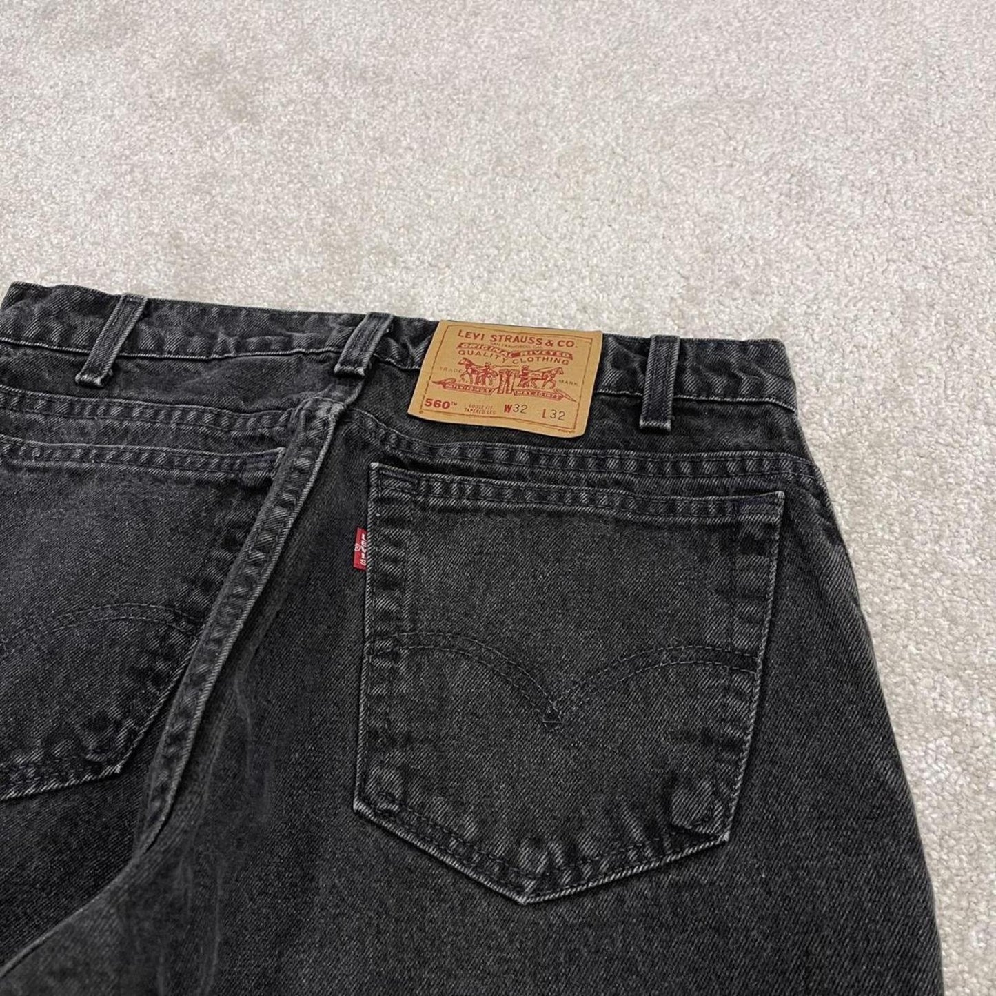 Vintage Levi's 560 jeans loose fit tapered leg black USA made 100% cotton denim pants red tab logo