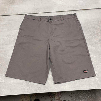Baggy Dickies carpenter shorts W40
