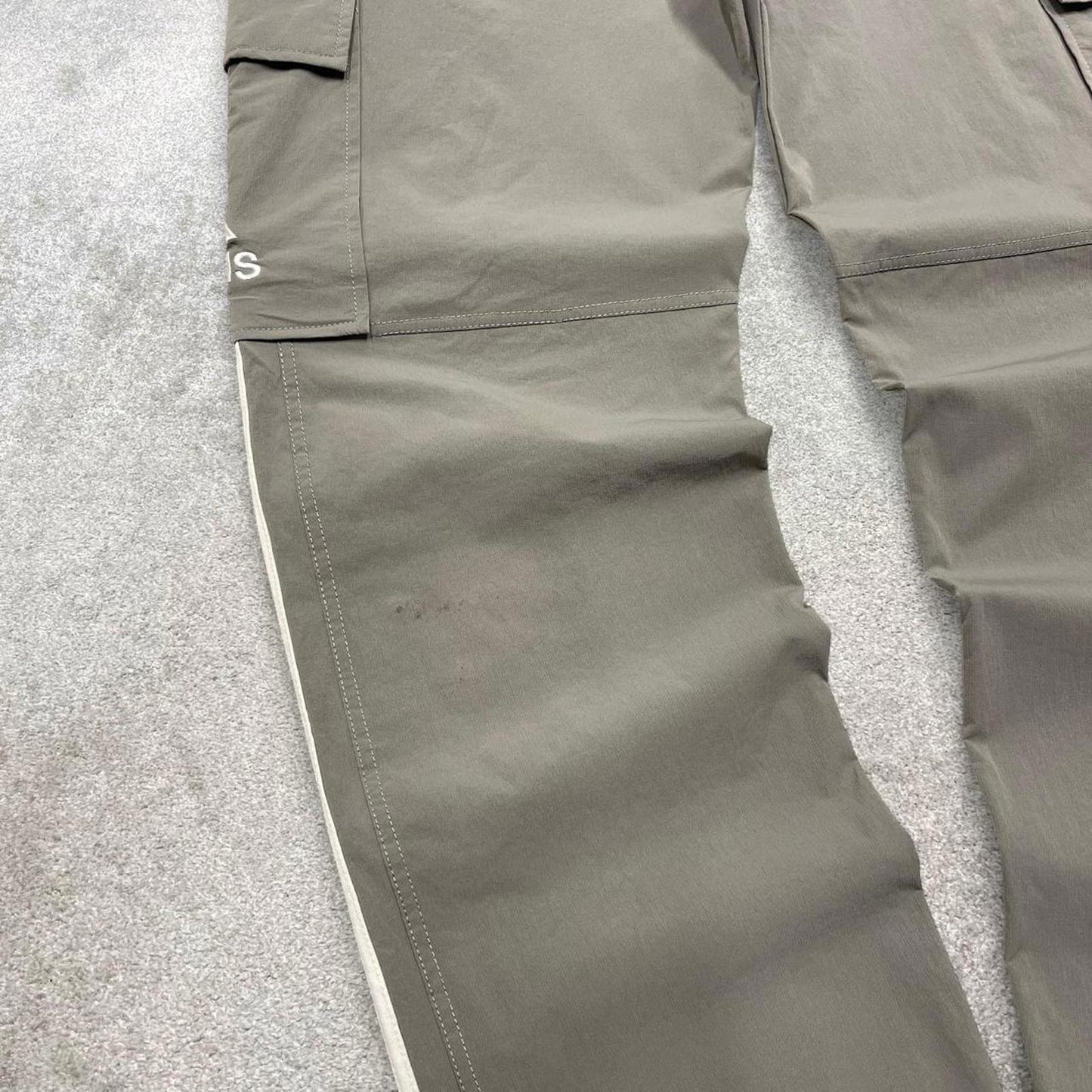 Grey Adidas tracksuit bottoms Medium y2k style sportswear cargo track pants