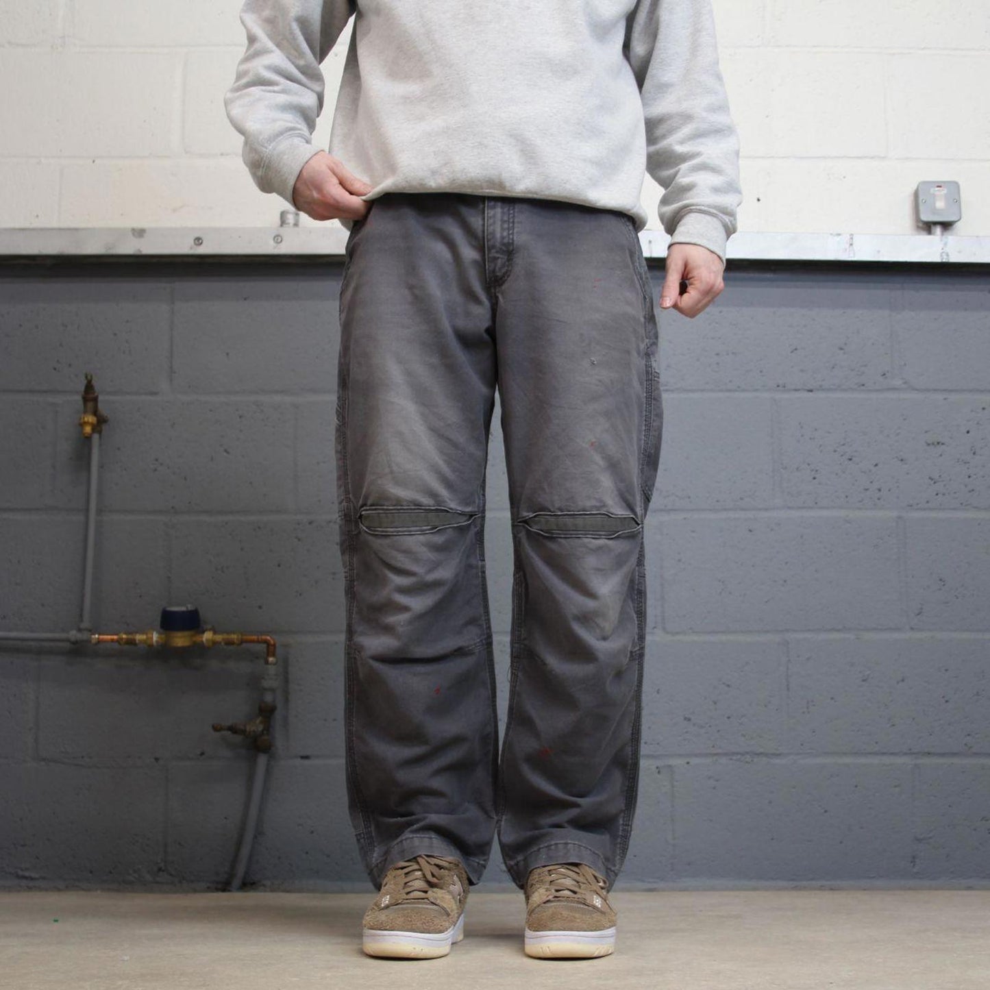 Vintage Carhartt cargo pants grey Loose relaxed fit canvasy skate style workwear cargo pants