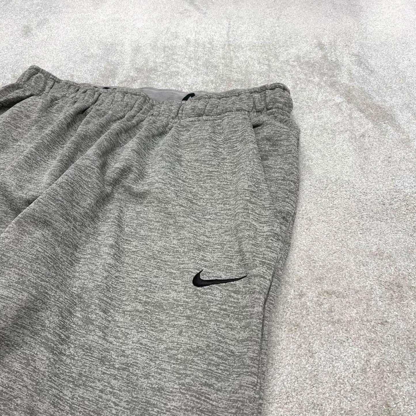 Y2K Nike loose sweatpants joggers grey Swoosh logo fleece lined gym drawstring track pants