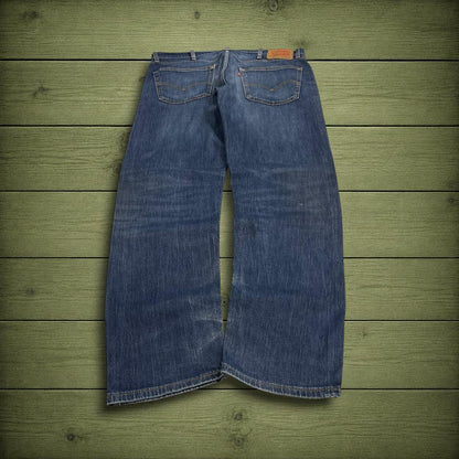 Y2K Levi’s 505 jeans straight leg faded blue Straight fit 5 pocket pants belt loops red tab logo