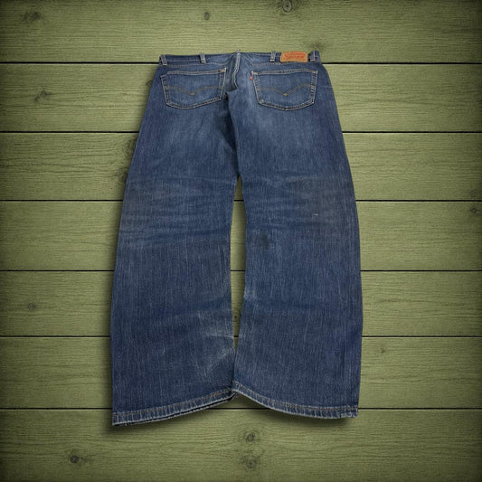 Y2K Levi’s 505 jeans straight leg faded blue Straight fit 5 pocket pants belt loops red tab logo