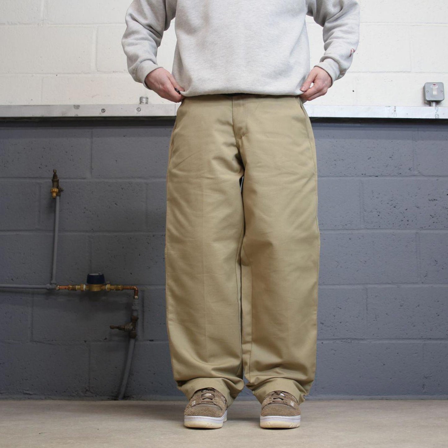 Vintage y2k baggy work pants beige Loose chino style skate trousers Red Kap workwear patch logo