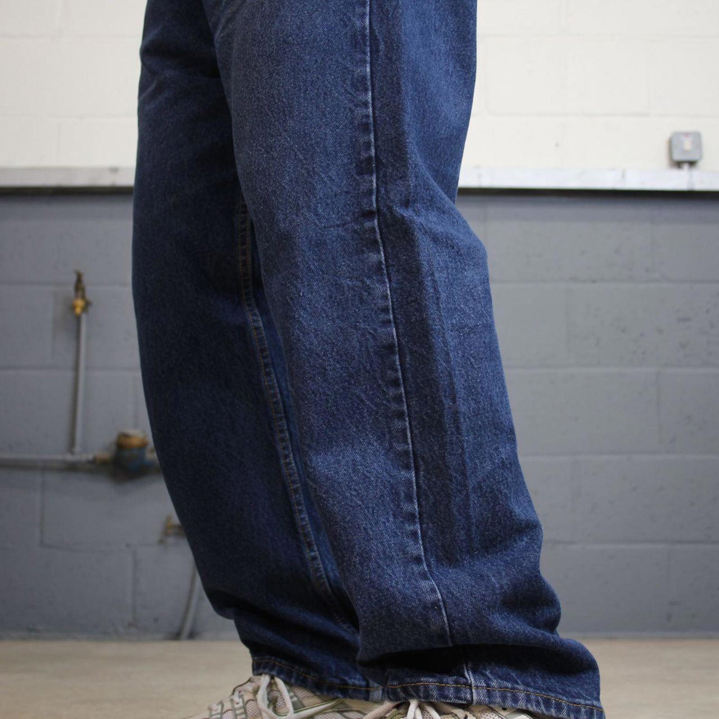 Vintage Levis 505 jeans y2k 90s skater style W40L29 blue 5 pocket 100% cotton denim pants