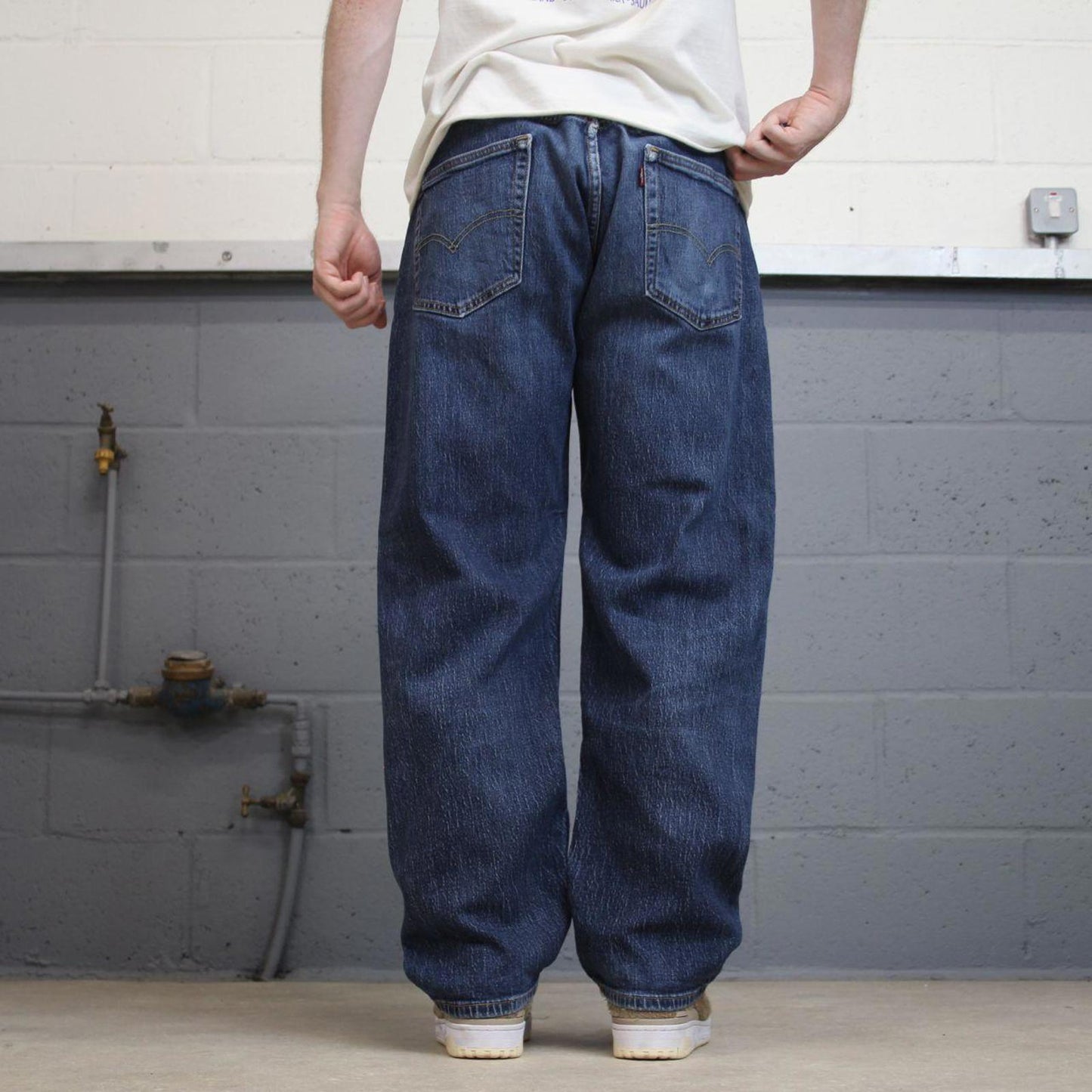 Levis 505 jeans blue W38L30 loose straight leg y2k style pants red tab logo